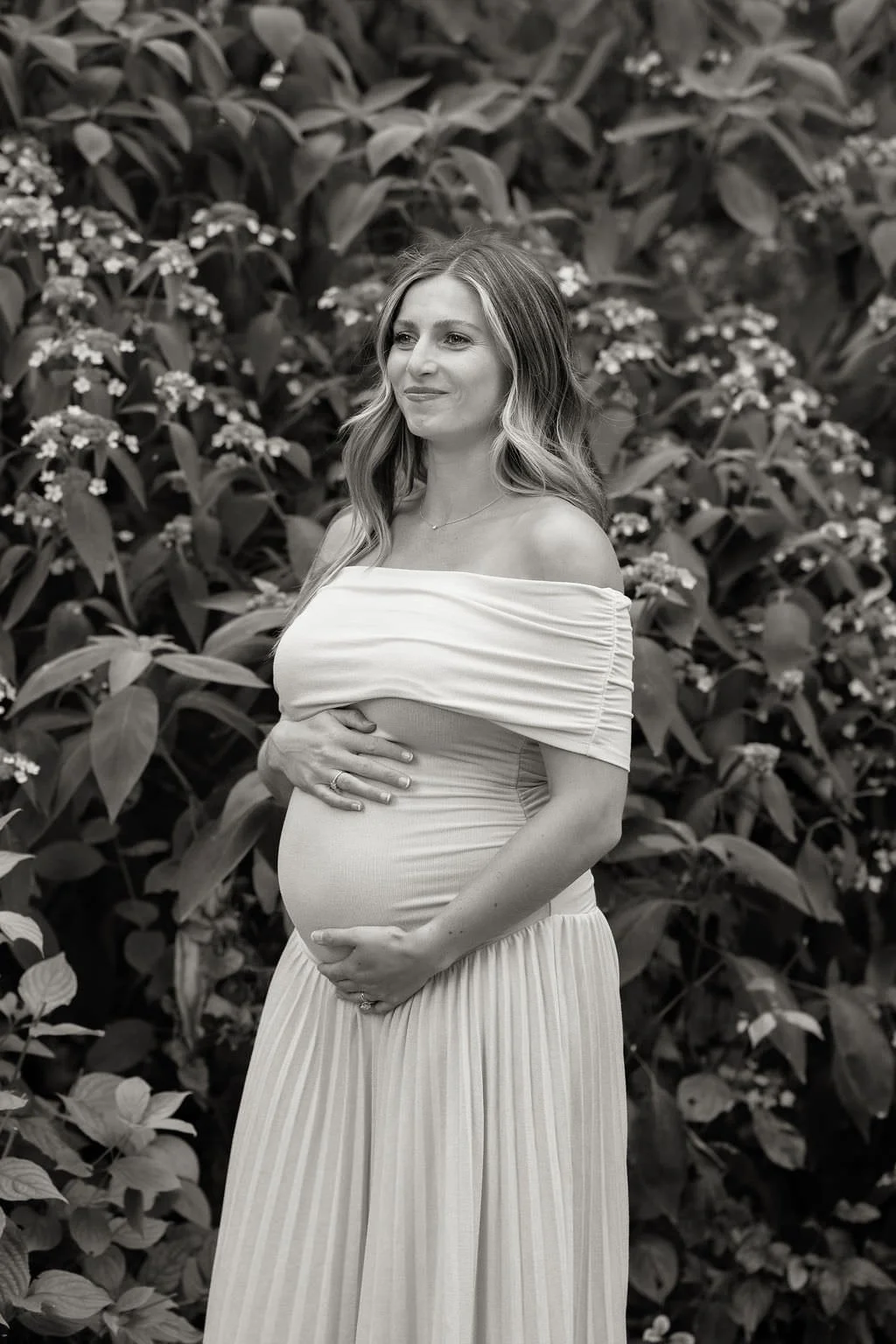 Cotswolds-outdoor-maternity-photographer-R&B-7.jpg