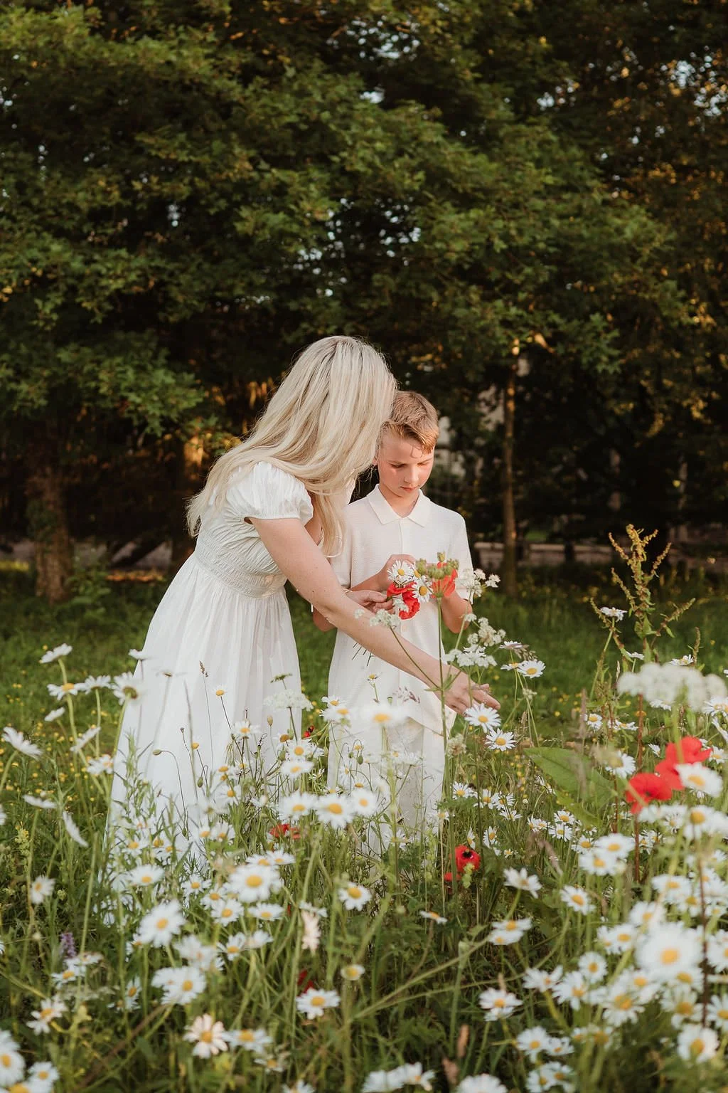 Cheltenham-outdoor-family-photographer-Morrow-58.jpg
