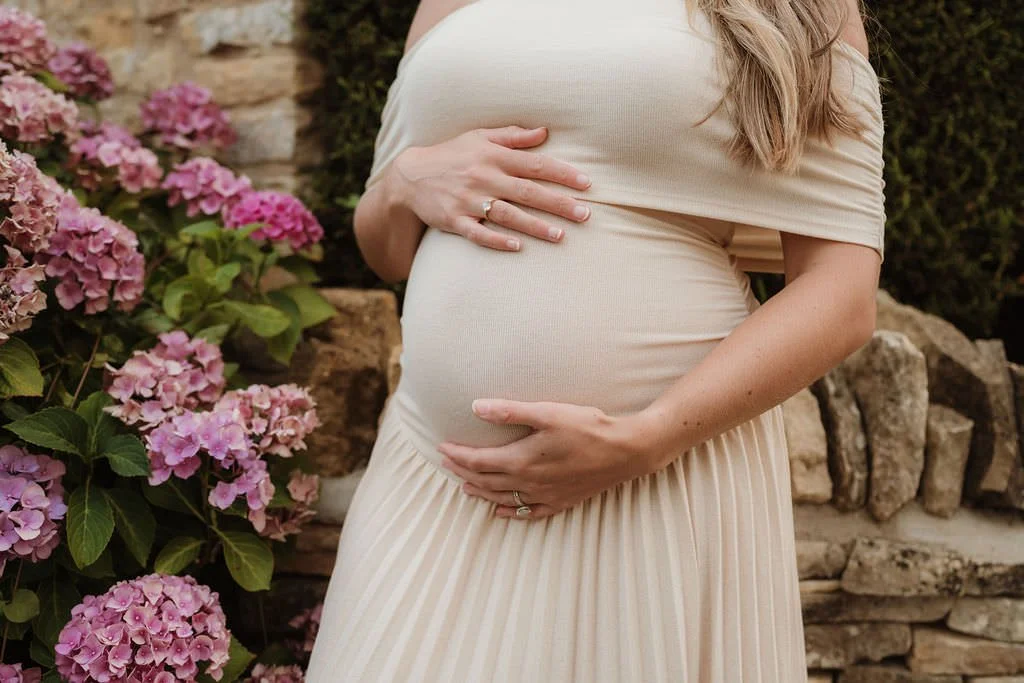 Cotswolds-outdoor-maternity-photographer-R&B-59.jpg