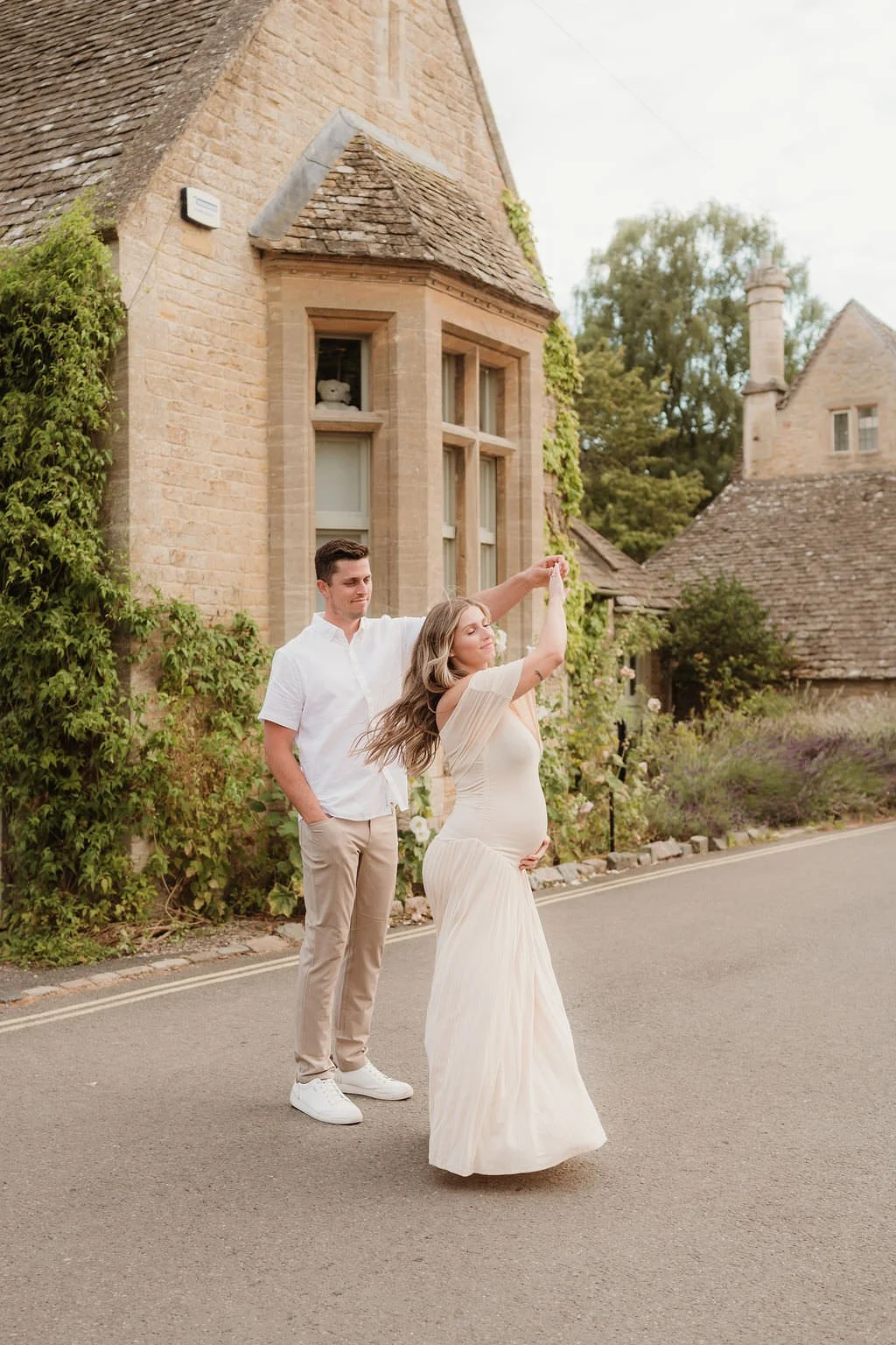 Cotswolds-outdoor-maternity-photographer-R&B-32.jpg