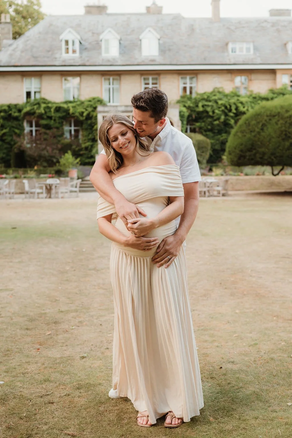 Cotswolds-outdoor-maternity-photographer-R&B-5.jpg
