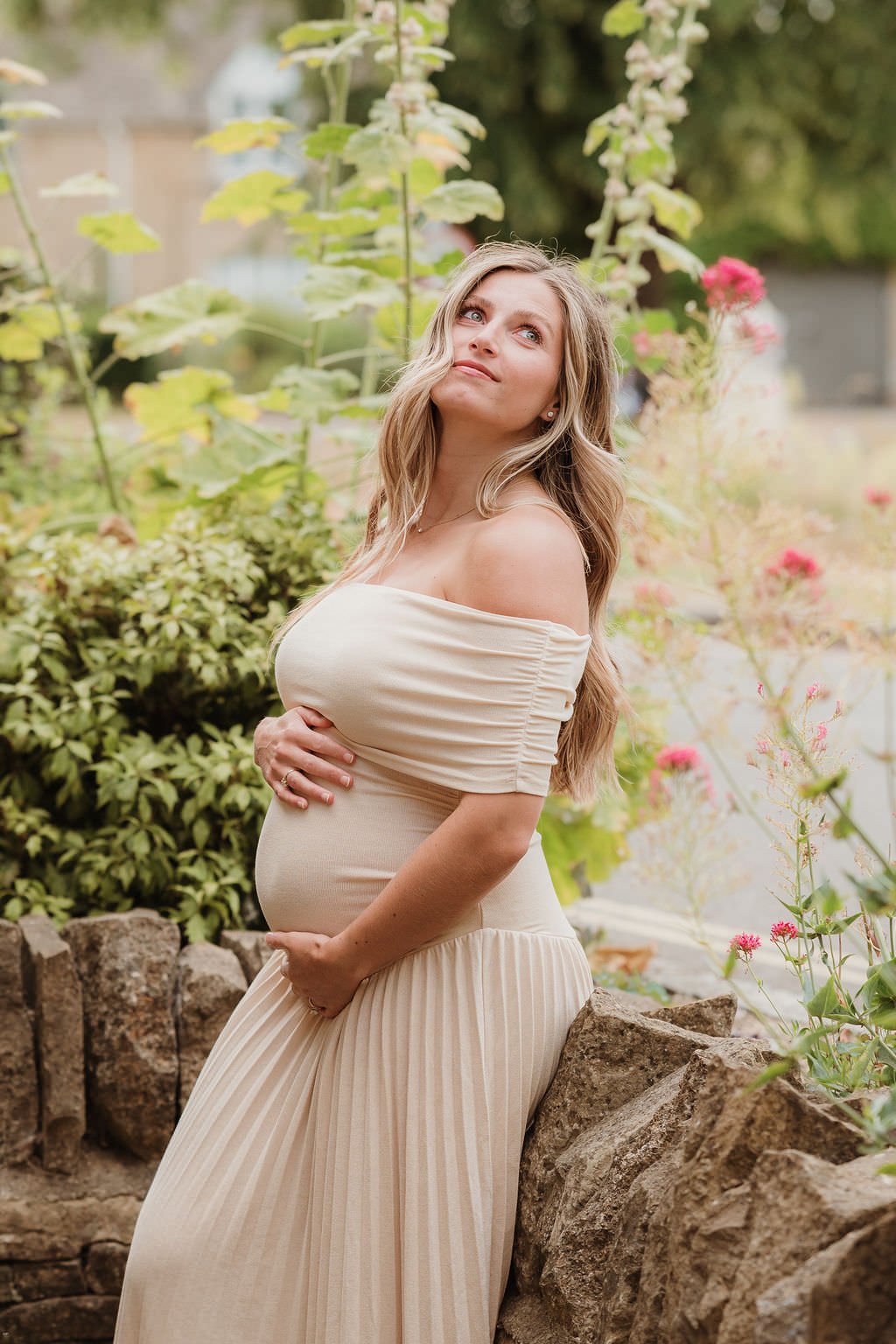 Cotswolds-outdoor-maternity-photographer-R&B-21.jpg