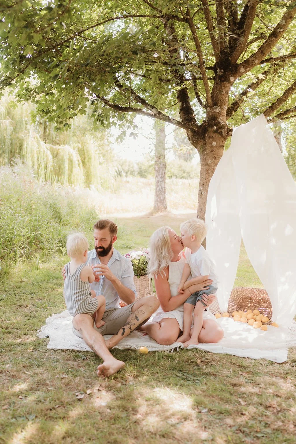 cheltenham-outdoor-family-shoot-photographer-fide-10.jpg