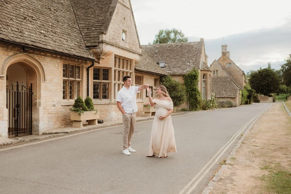 Cotswolds-outdoor-maternity-photographer-R&B-30.jpg