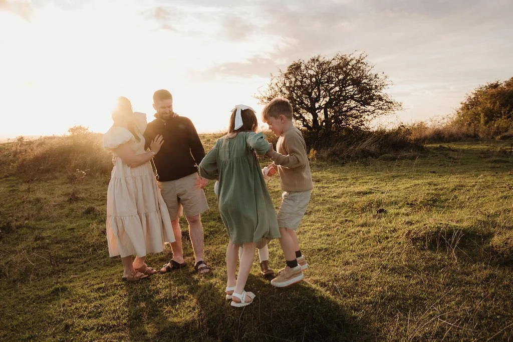 Cheltenham-outdoor-family-photographer-Mcinnes-72.jpg