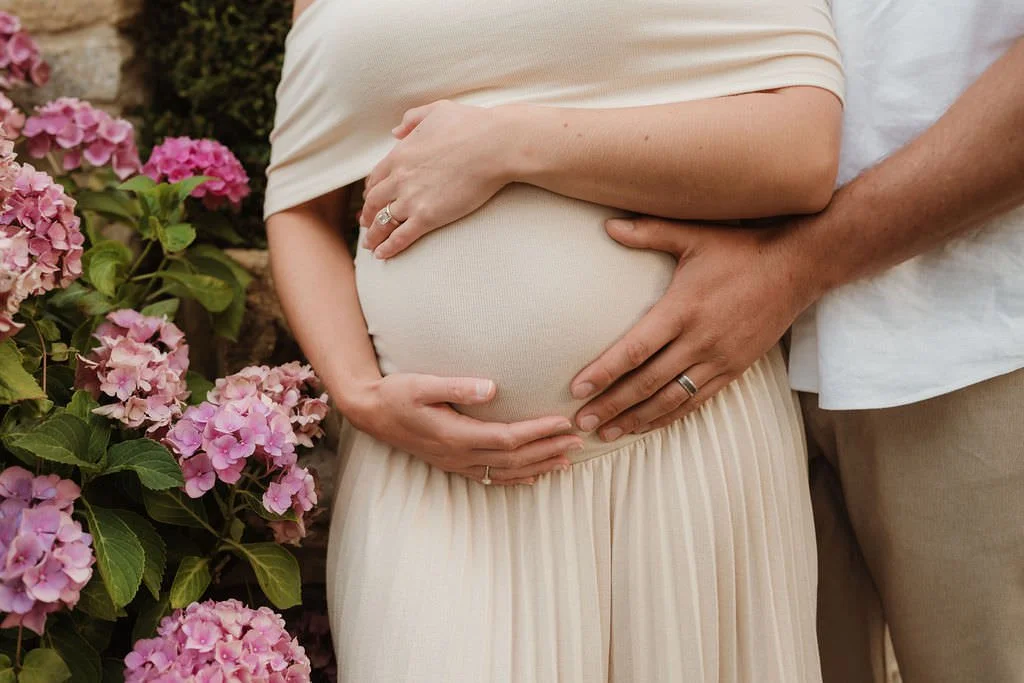 Cotswolds-outdoor-maternity-photographer-R&B-65.jpg