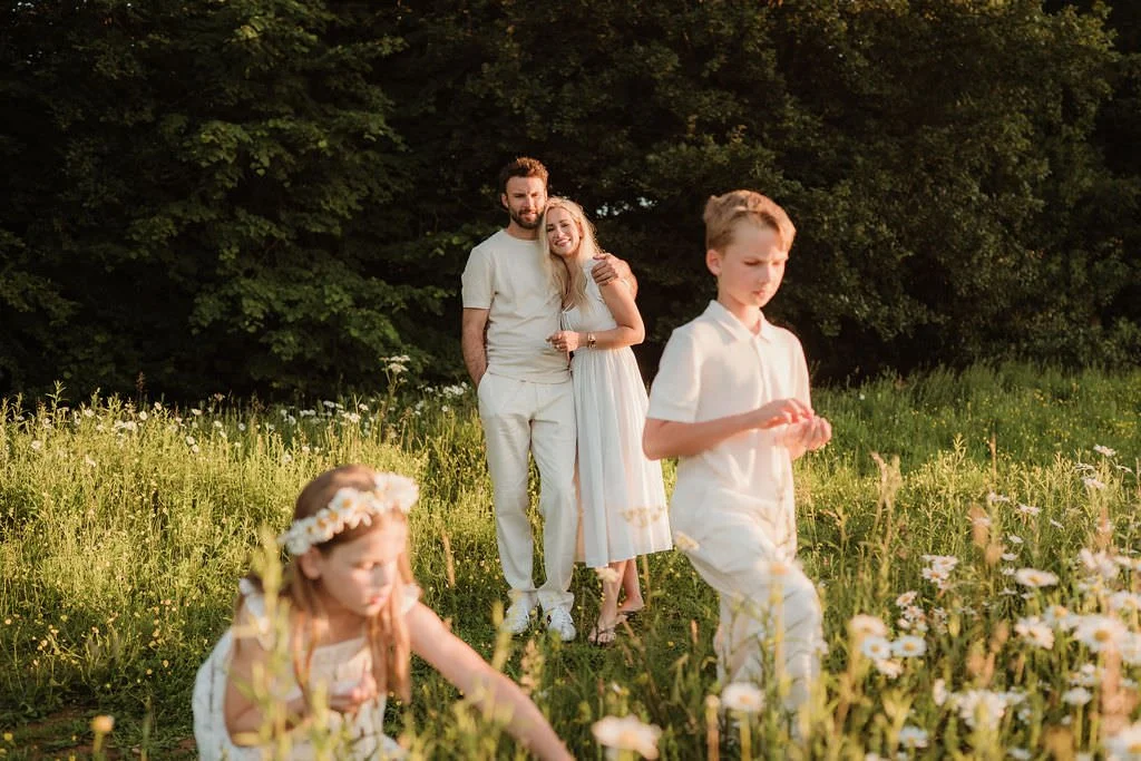 Cheltenham-outdoor-family-photographer-Morrow-76.jpg