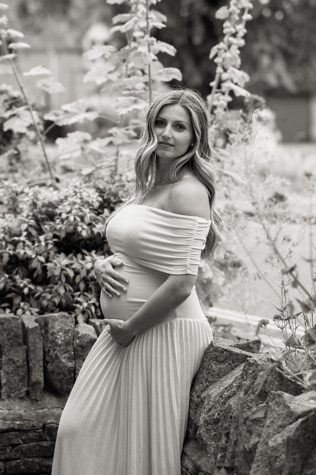 Cotswolds-outdoor-maternity-photographer-R&B-20.jpg