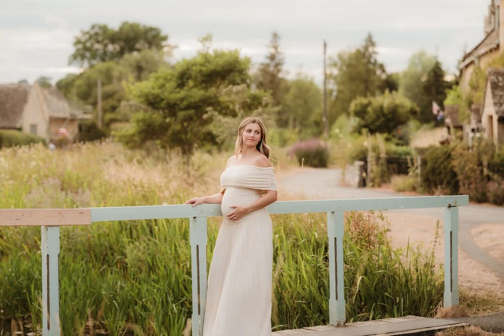 Cotswolds-outdoor-maternity-photographer-R&B-36.jpg