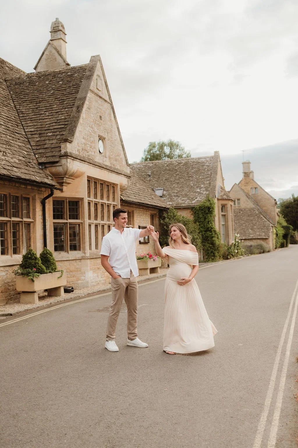 Cotswolds-outdoor-maternity-photographer-R&B-28.jpg