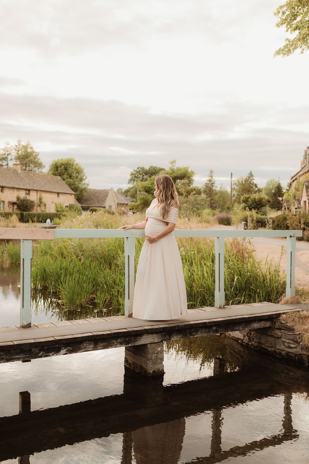 Cotswolds-outdoor-maternity-photographer-R&B-38.jpg