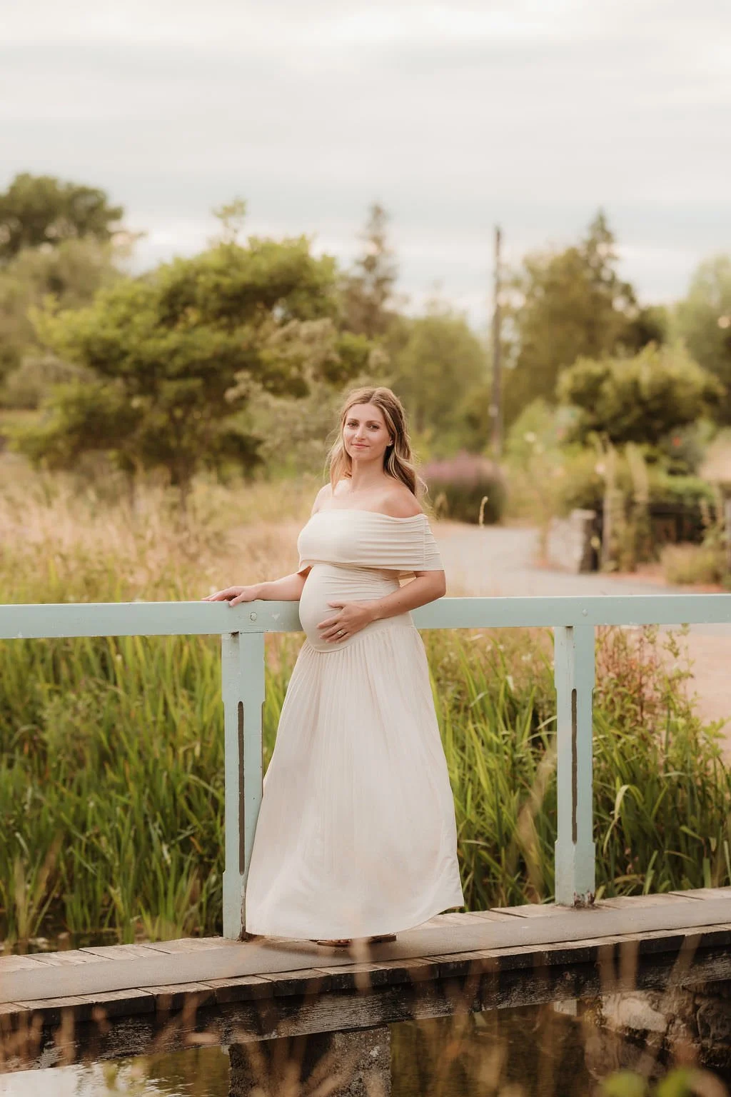 Cotswolds-outdoor-maternity-photographer-R&B-35.jpg