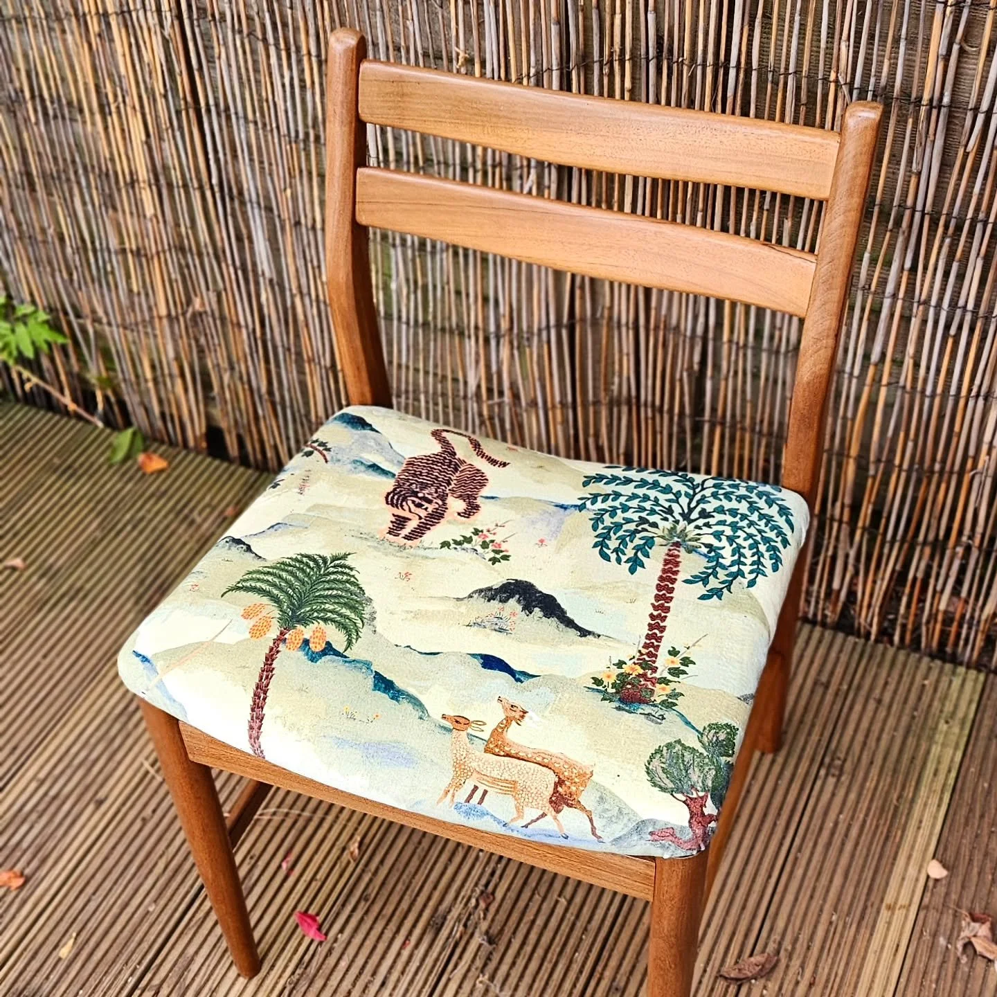 We did a couple of little bespoke projects last week, which are always interesting and fun (actually like most our work).

Our lovely friend Laura has an eye for finding a quality chair hidden behind the rags and dents. Possibly teak, these chairs sa