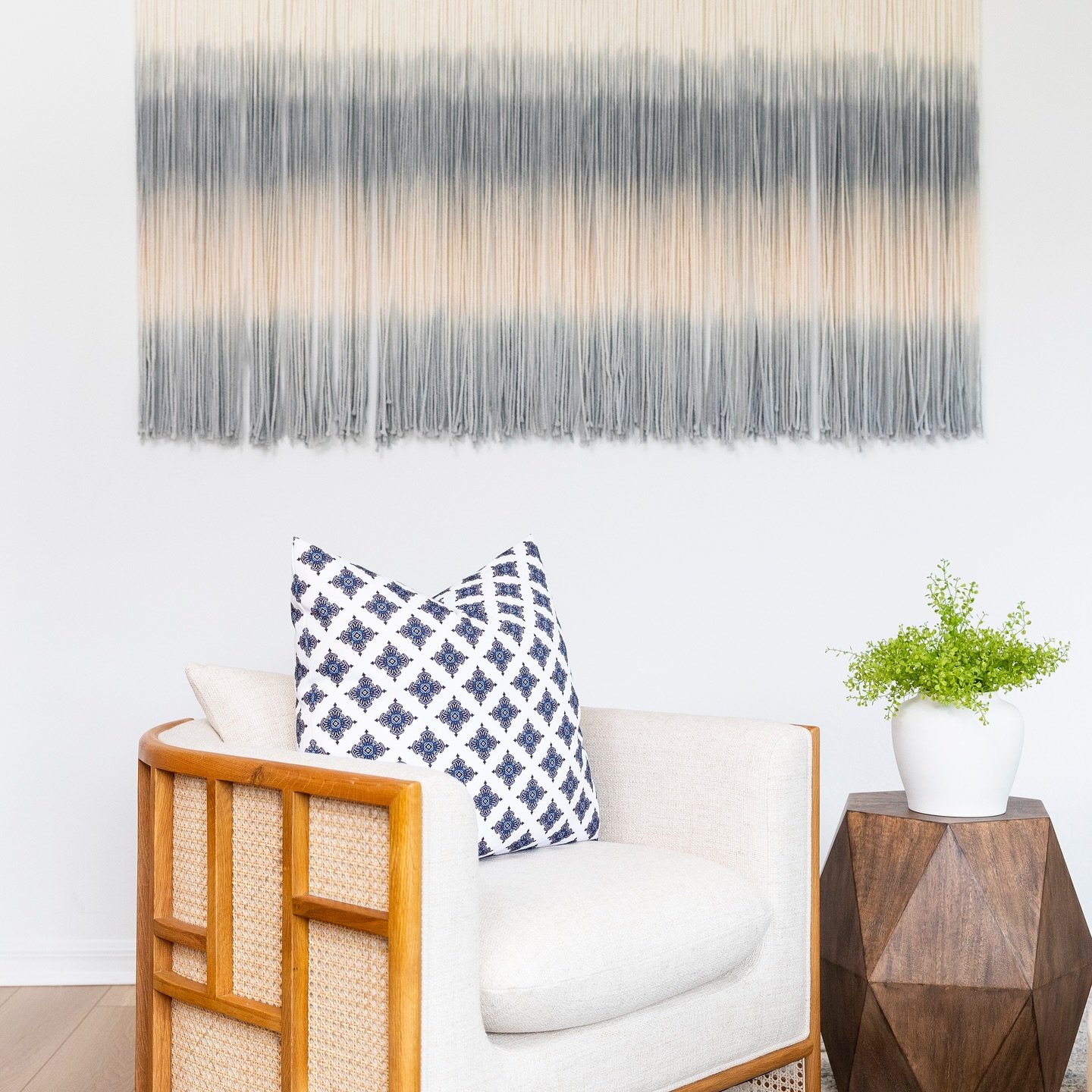 Layered. Coastal. Effortless. Basically the design equivalent of a linen button-down and a spritz. ☀️🌊 Summer, she&rsquo;s ready for her close-up. So, swipe. 

@acloreinteriors | @thebrandedbosslady | @fourhandsfurniture | @uttermostcompany | @stack