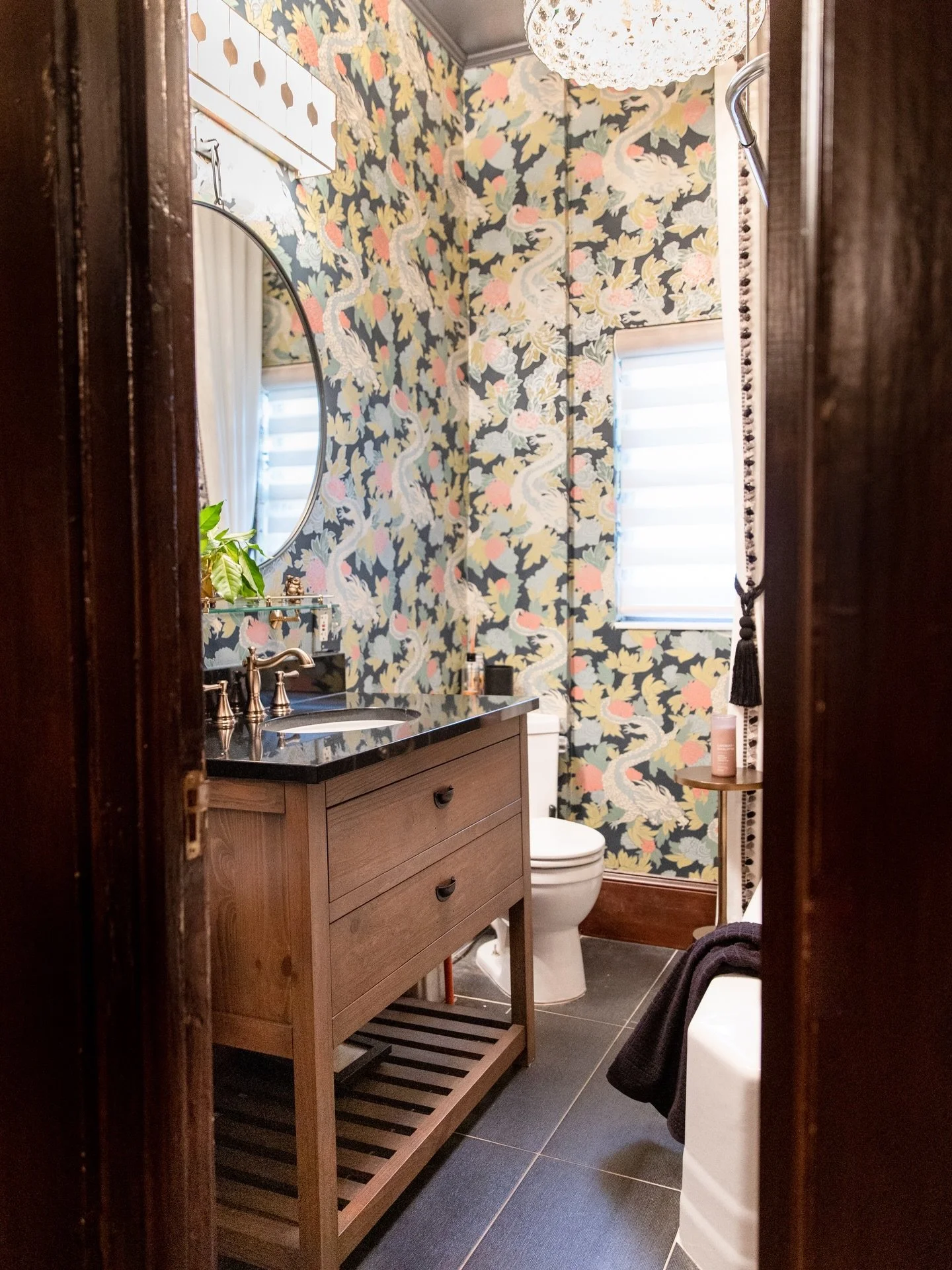 Moody is having a moment&hellip; and she&rsquo;s not leaving quietly. 😌
Deep, dramatic paint colors? In.
Statement wallpaper that commits? Very in.

If 2026 has you flirting with darker walls but side-eyeing the permanence of wallpaper, you&rsquo;re