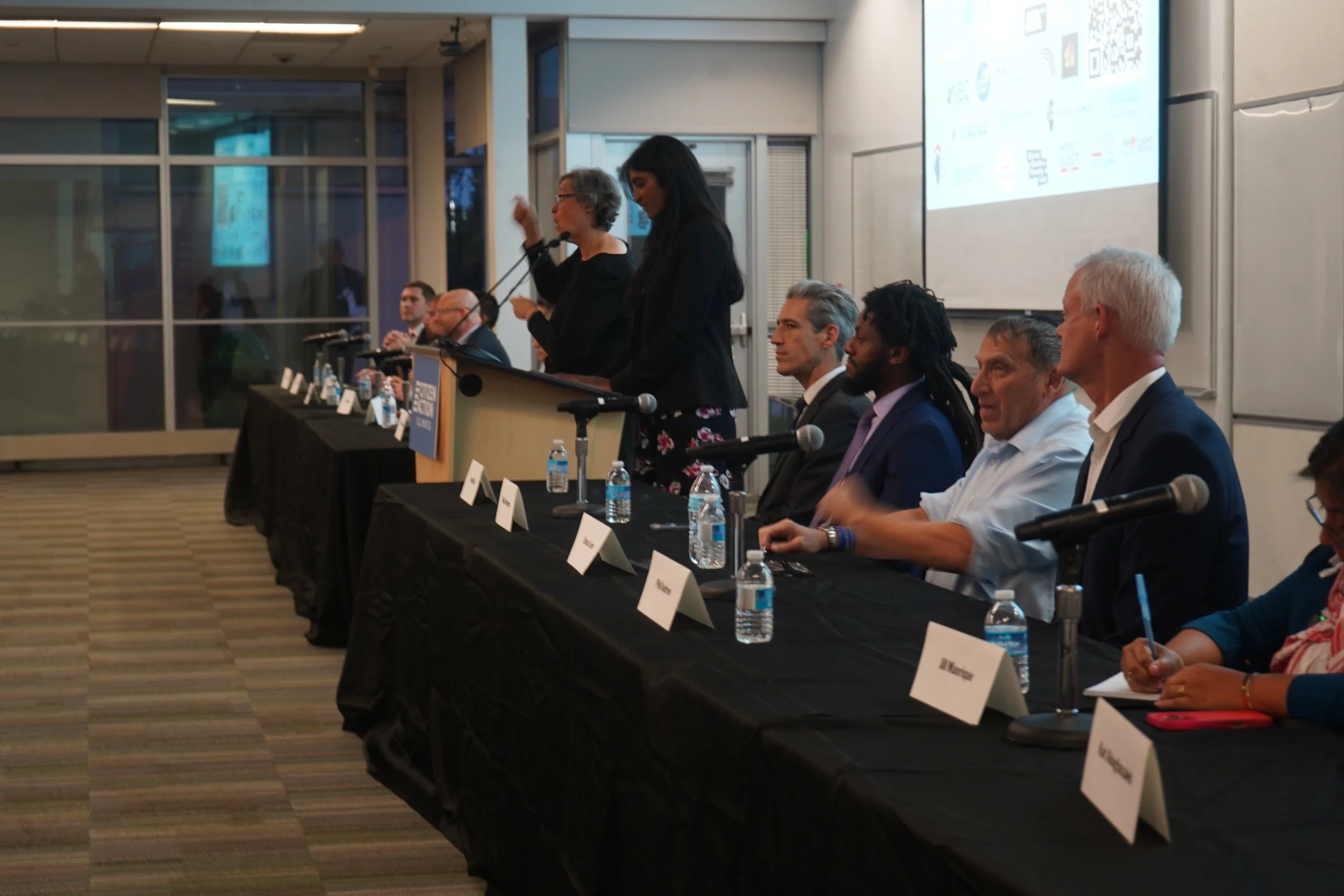 13 candidates at forum, new internal poll in Evanston’s congressional race