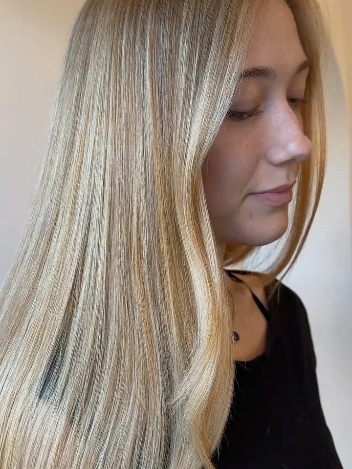 Let&rsquo;s talk color corrections 🖤

A &ldquo;corrective service&rdquo; can mean anything from removing box dye, to completely shifting color tone/result, balancing out banding in scalp bleaches or colors etc etc 

The list really is endless 

To s