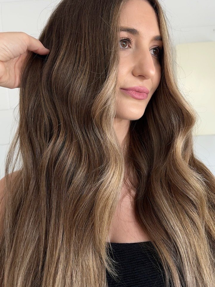 Sarah - from my intentional placement class with @watchthisspace.education 

If you&rsquo;re wanting to learn the art of working with brunette bases, I recommend checking this one out 🖤 

What we covered 

Weave selection | backcombing techniques | 