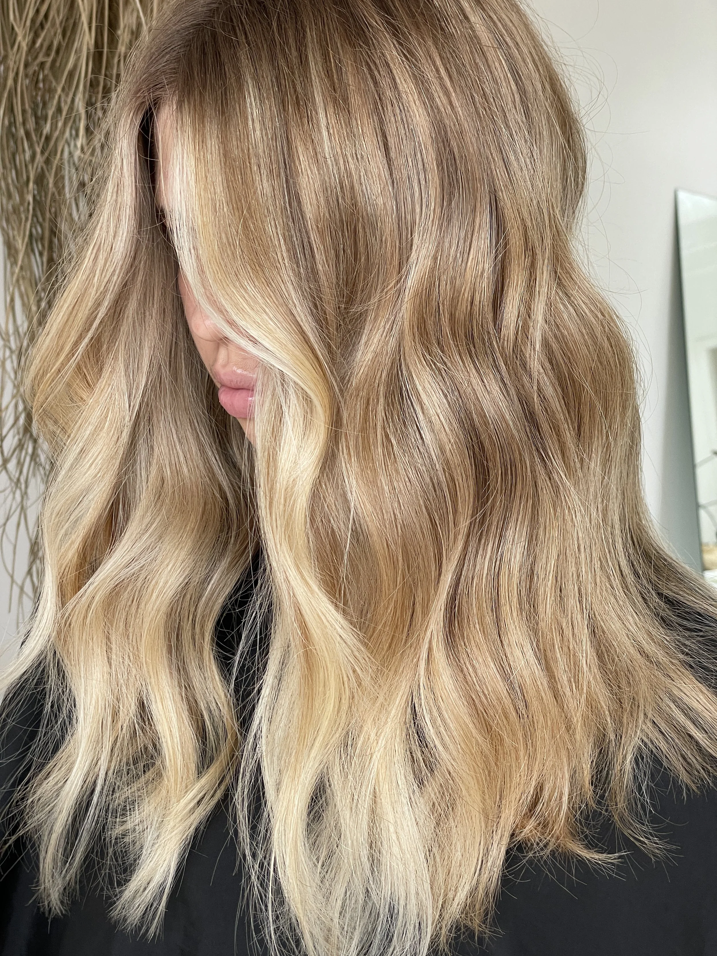 Austin best balayage and blonde specialist - Mikki Auld - Austin best hairdresser & Austin best colorist - Mikki Auld Hair