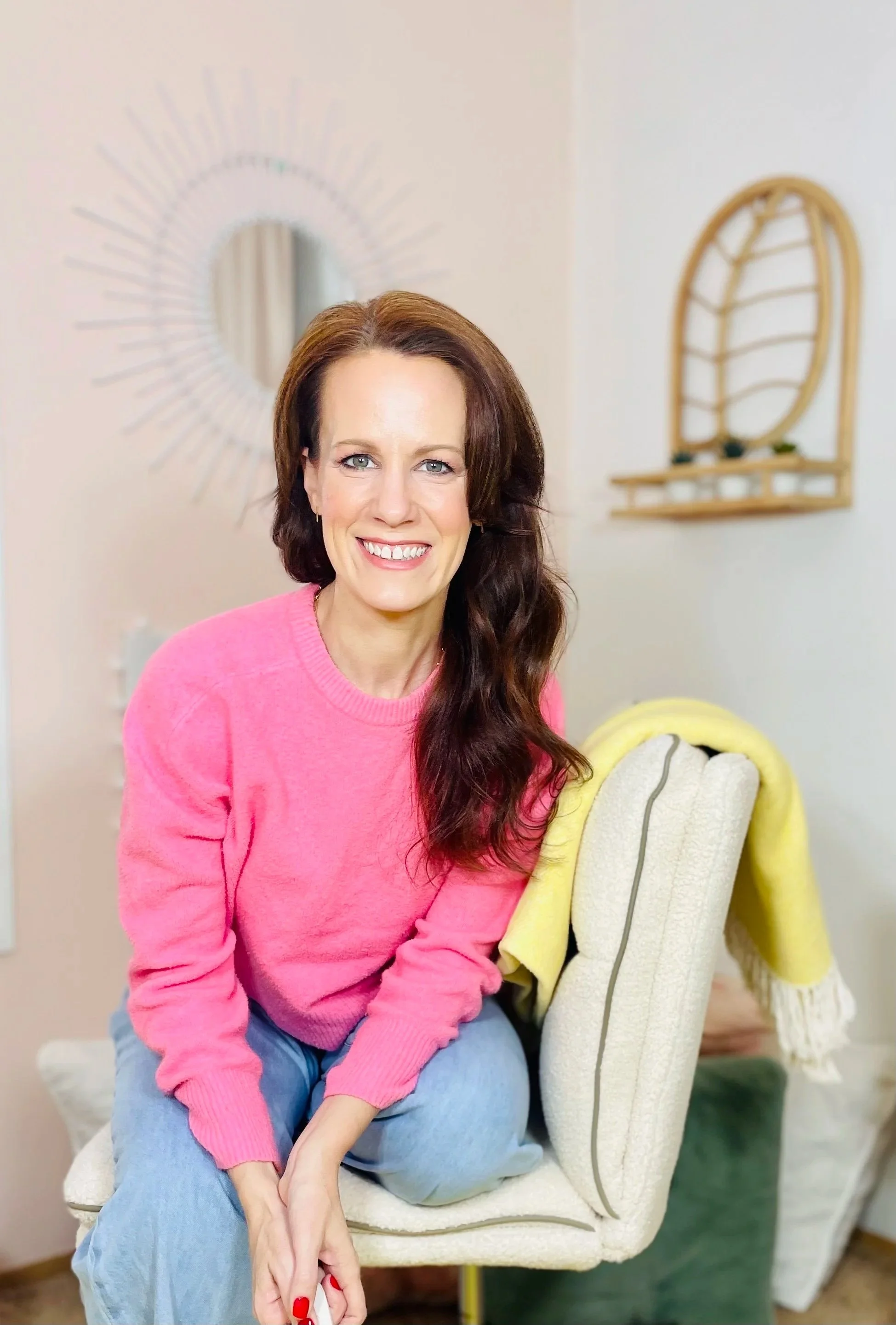 Angela Evans Professional Organizer and Owner of A Neat Day In Home Professional Decluttering and Organizing Services in the Greater Seattle Area including Lynnwood, Edmonds, Bothell, Woodinville, Snohomish, Shoreline, and Whidbey Island