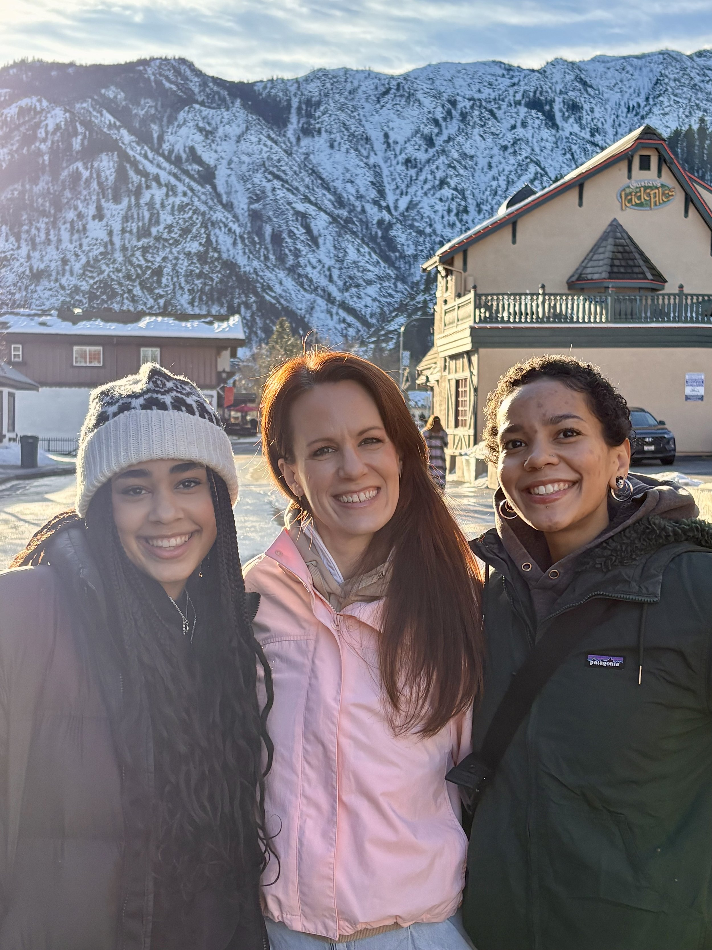 Angela Evans Professional Organizer A Neat Day Professional Organizing and Decluttering expert single mom empty nester specializing and home management organizing for ADHD Seattle, WA Pacific Northwest, Greater Seattle Area, Lynnwood, WA Bothell, WA 