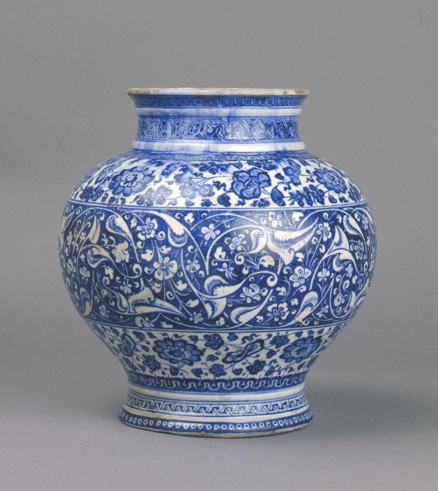 Iznik jar in Baba Nakkaş&rdquo; style, c. 1480, Victoria &amp; Albert Museum⁠
⁠
#iznik #iznik&ccedil;ini #ceramics #ceramicsart #fritware #blueandwhite