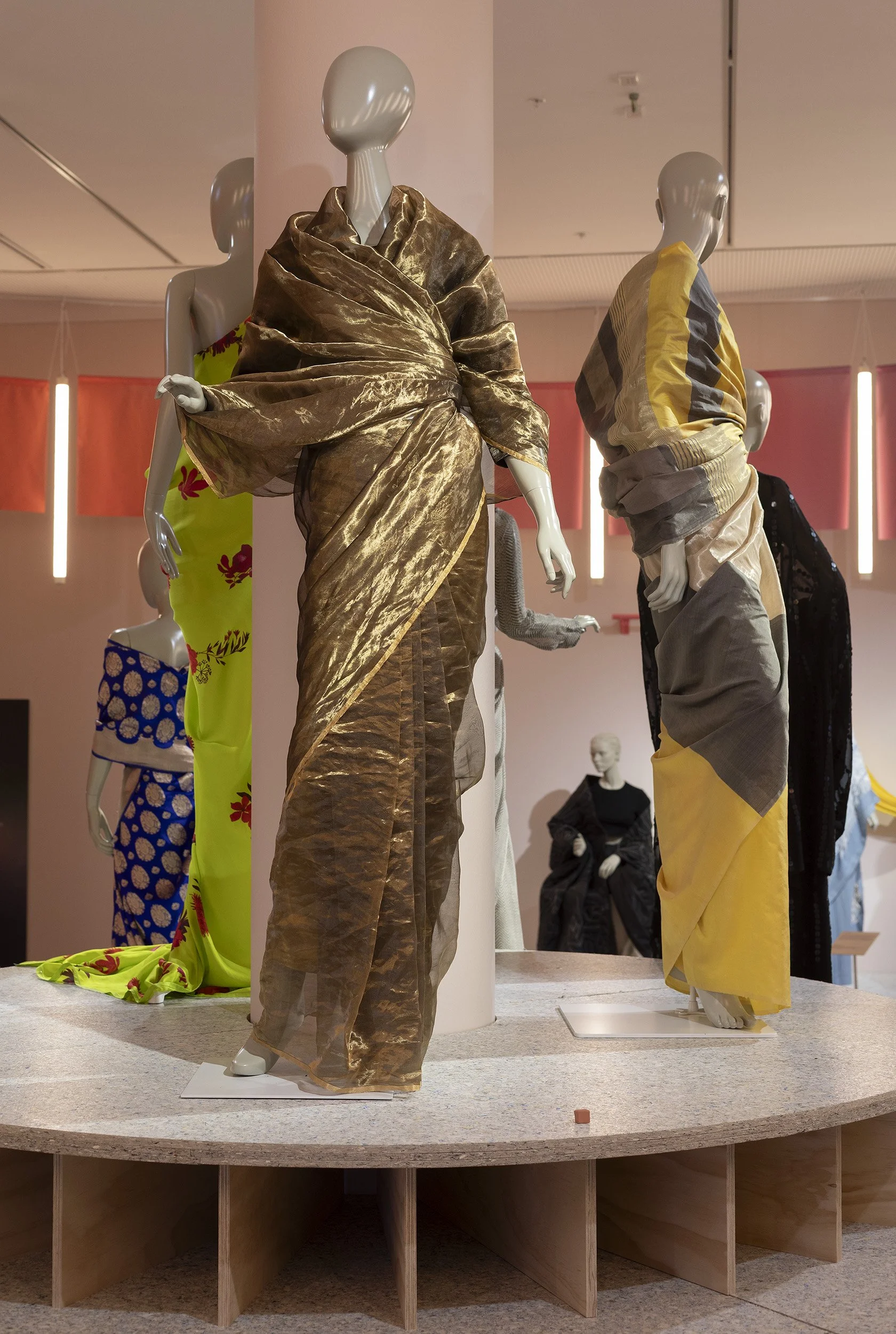studio-peter-king-Bunjil_Offbeat-Sari_18.jpg