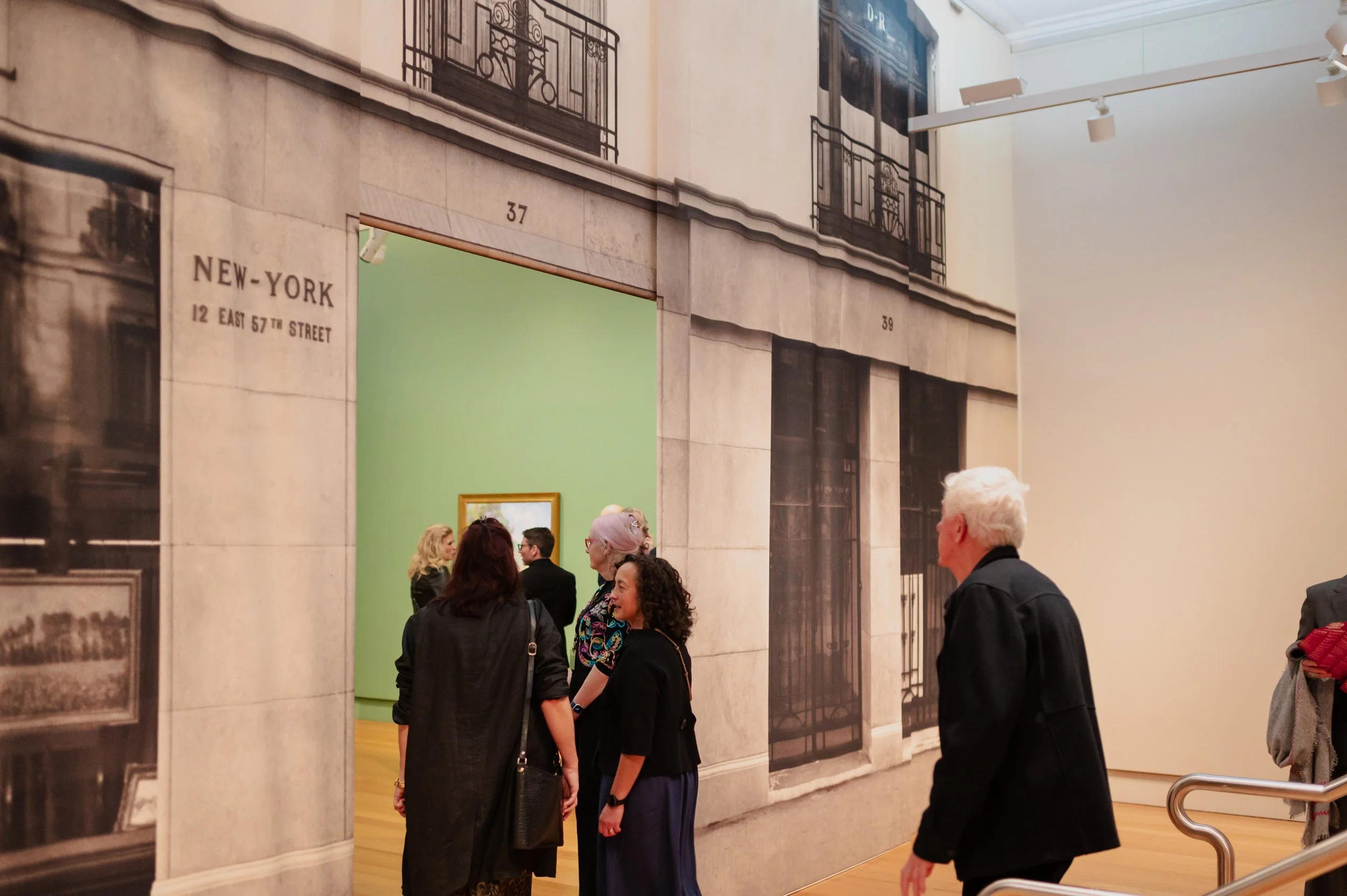 studio-peter-king-discovering-the-impressionists-exhibition-people3.jpg