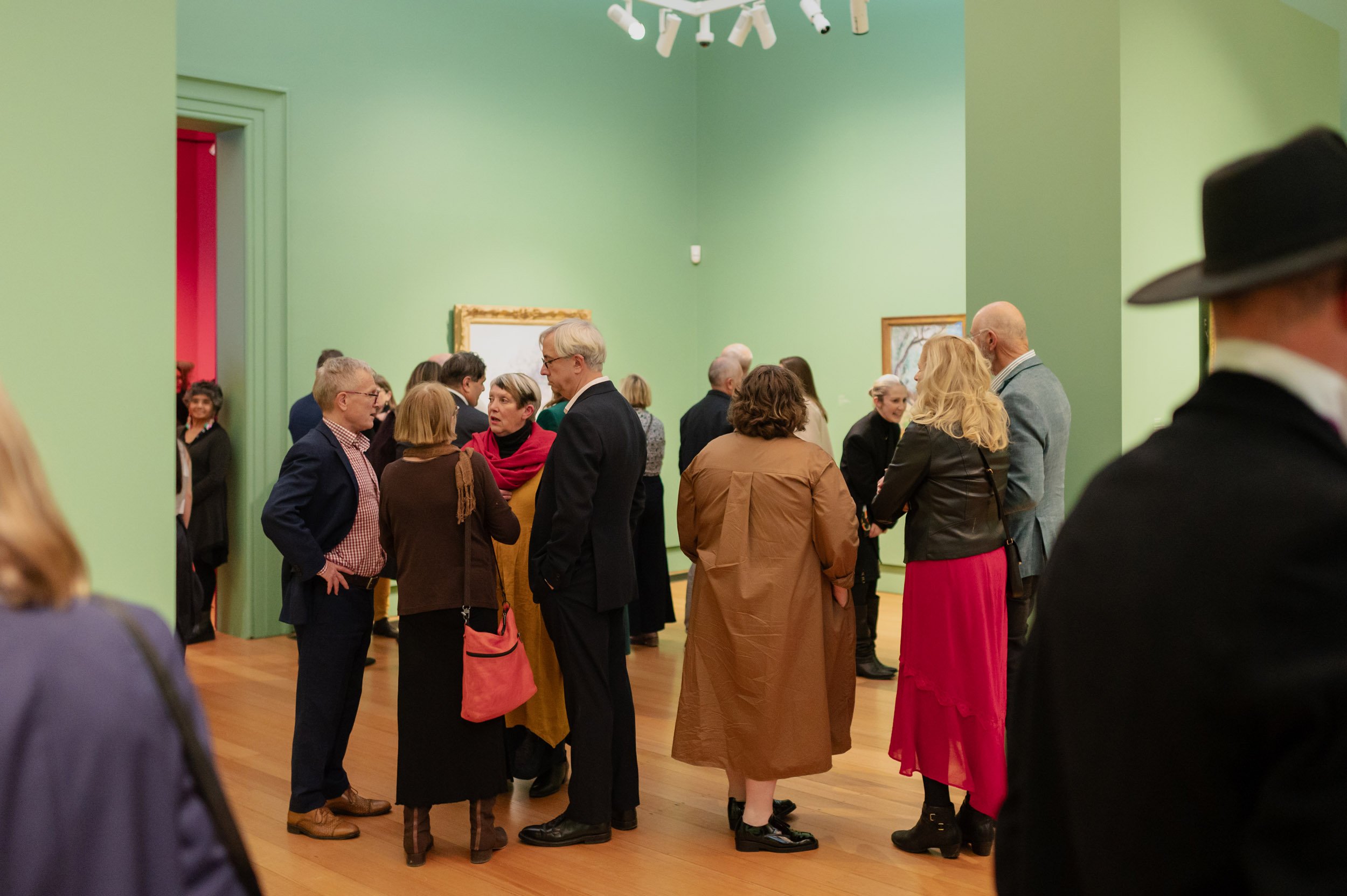 studio-peter-king-discovering-the-impressionists-exhibition-people5.jpg