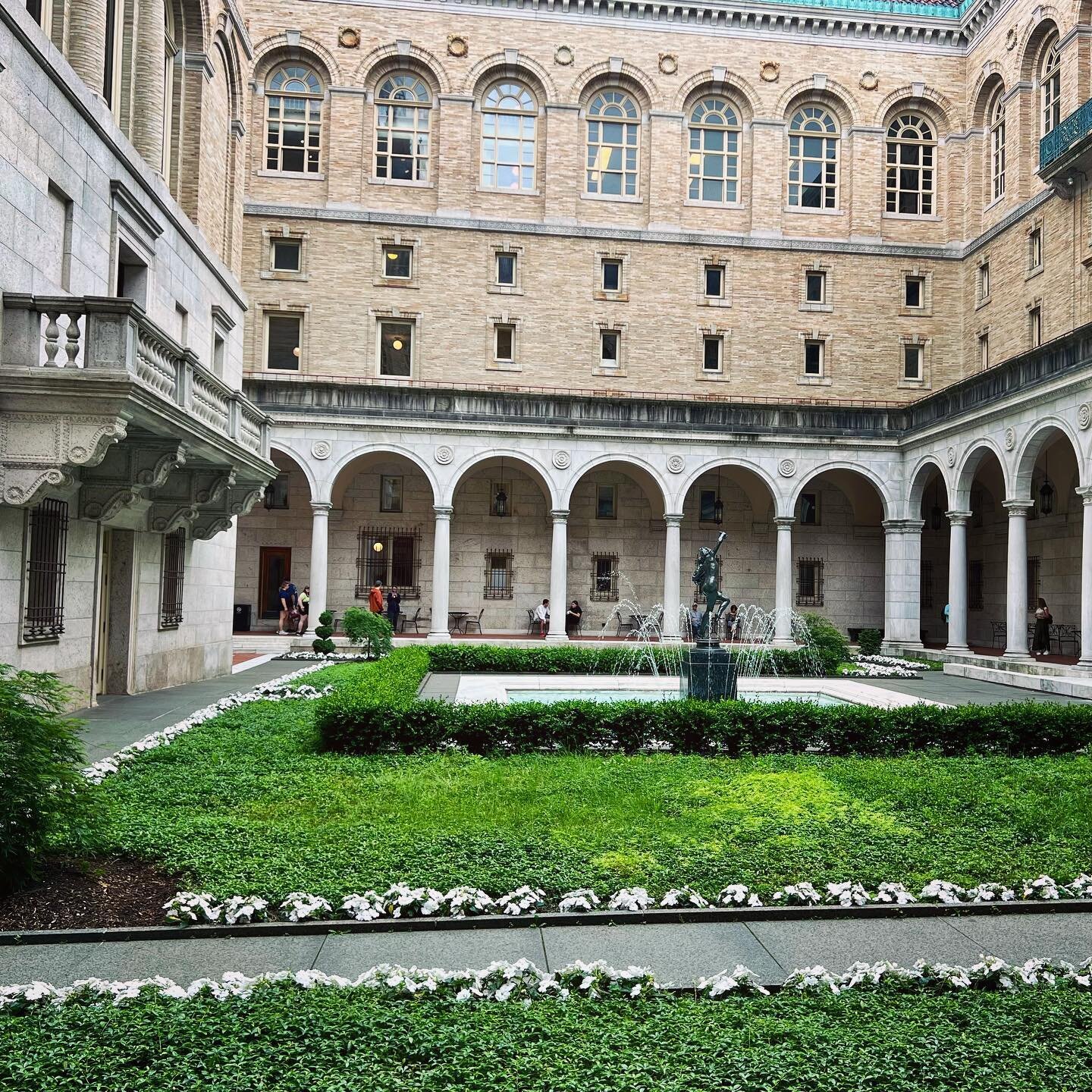 We took a whirlwind trip to Boston! Our niece wanted to explore historical sites as well as incredible architecture like the Boston Public Library (first pic is the courtyard from the library). Naturally, I was most excited for the gardens mixed in a