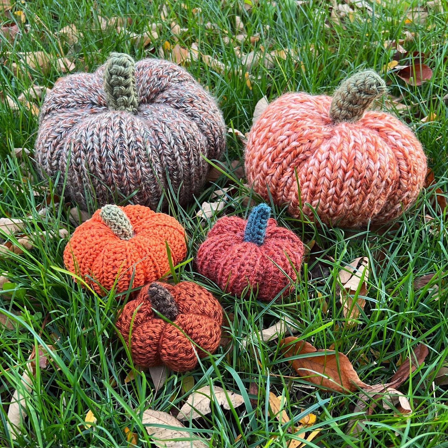 Oh my gourd!! 🙀🎃 Pumpkins in their various delicious crafted forms! I really enjoy making these, and exploring the incredible orange and fall-themed yarns that have been appearing in recent years.

Large hand-knitted stuffed pumpkins 
Small stuffed