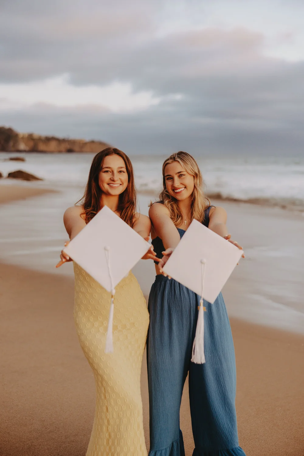  sister cap and gown senior pictures 