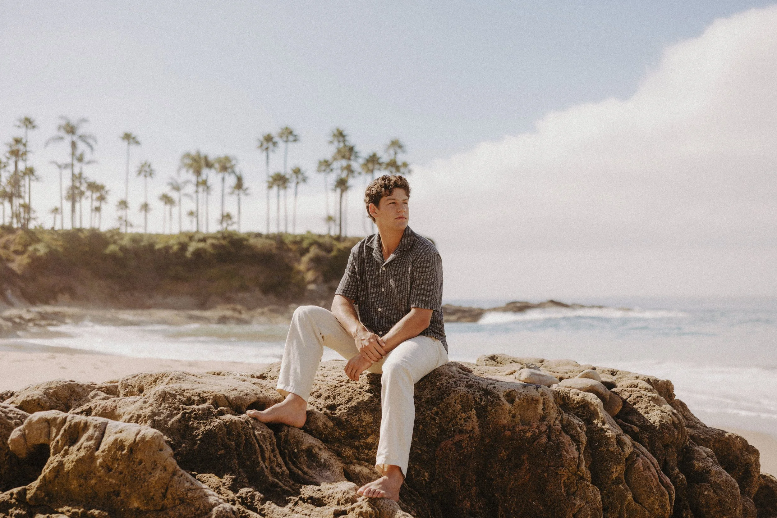 guy senior pictures on the beach