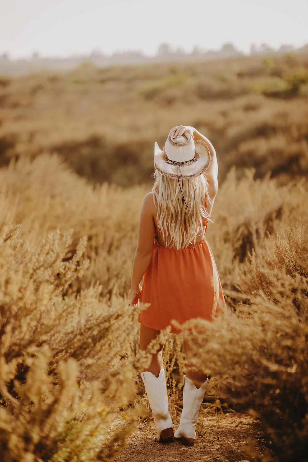  fall senior photos in a field 