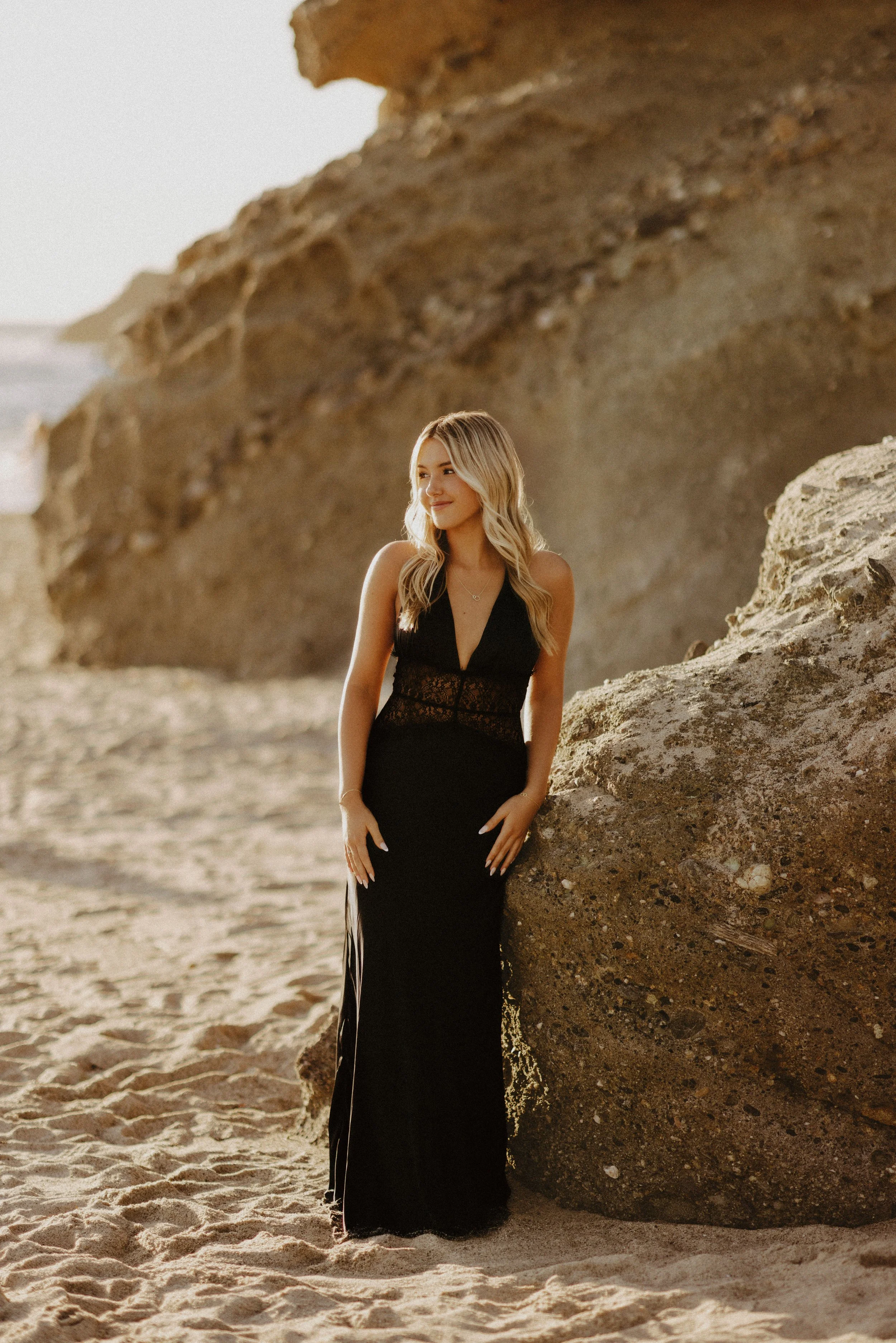  black senior photo outfits on the beach 