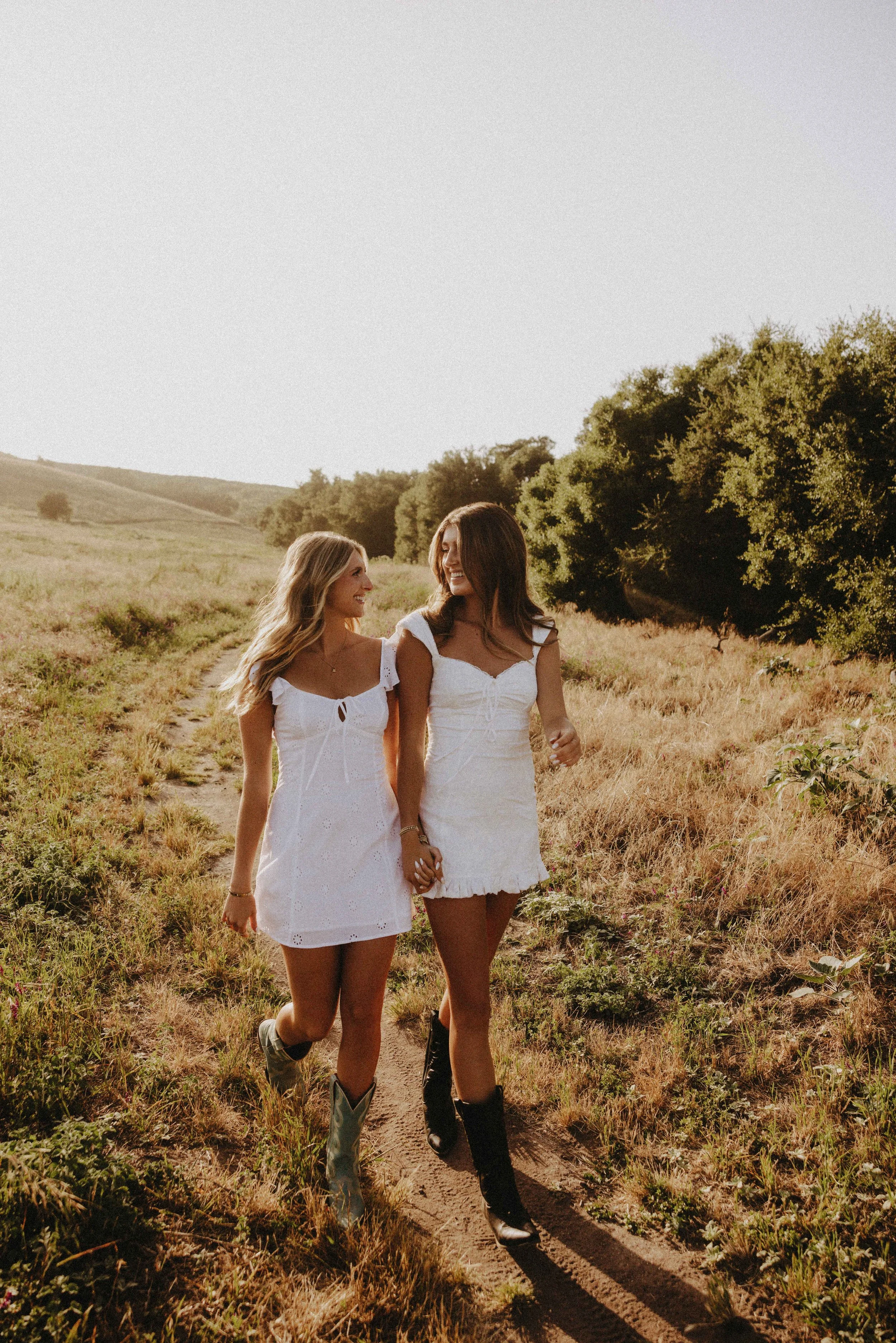  twin senior pictures outfits for girls 