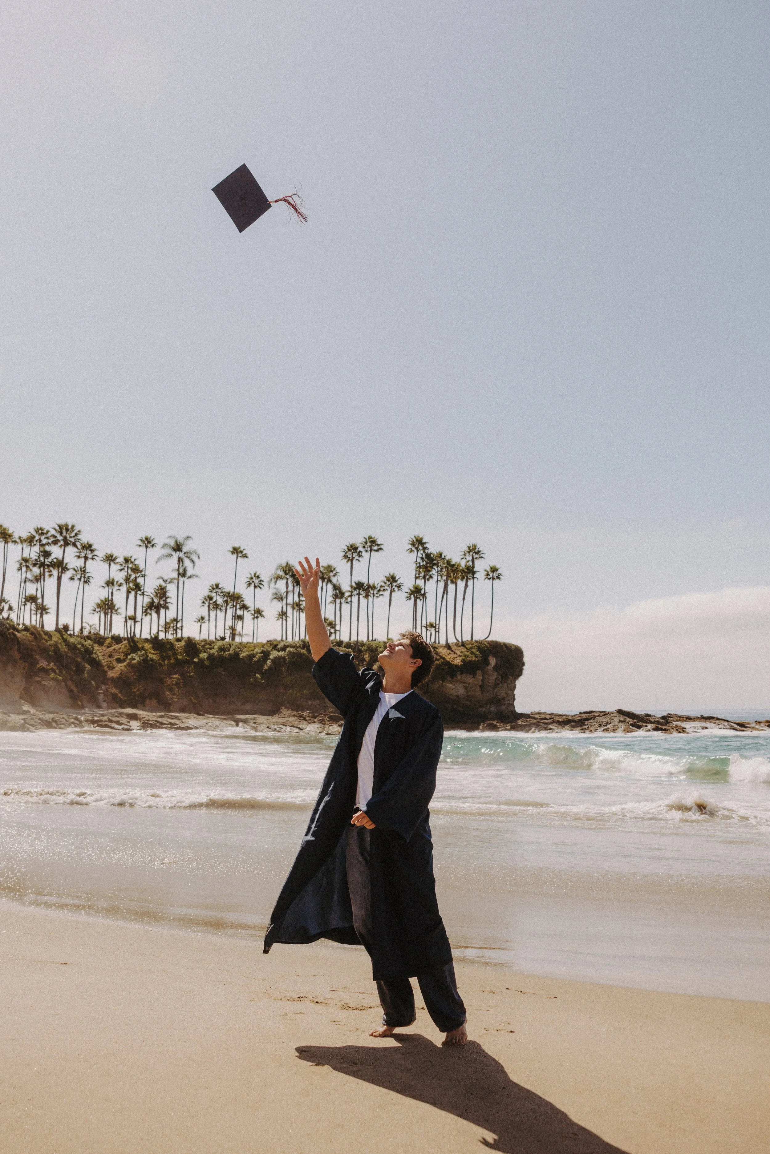  cap and gown senior pictures for guys 