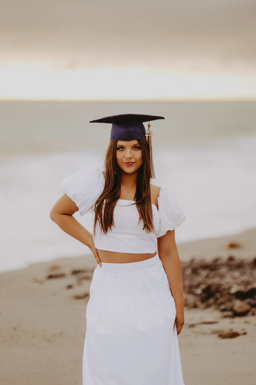  what to bring for senior pictures cap and gown 