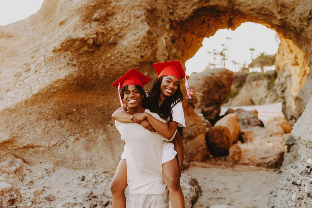  sibling cap and gown senior pictures 