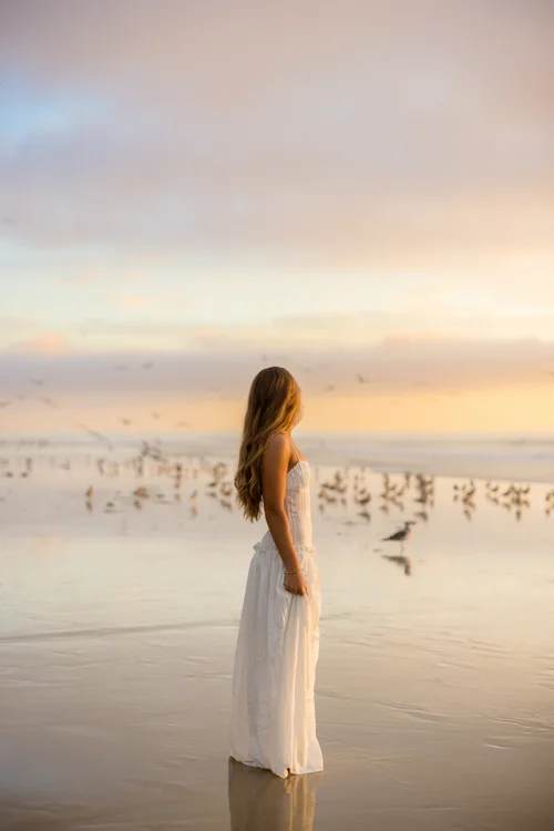 White Dress Senior Pictures | 10 Senior Photo Outfits Ideas  JENRENPRO