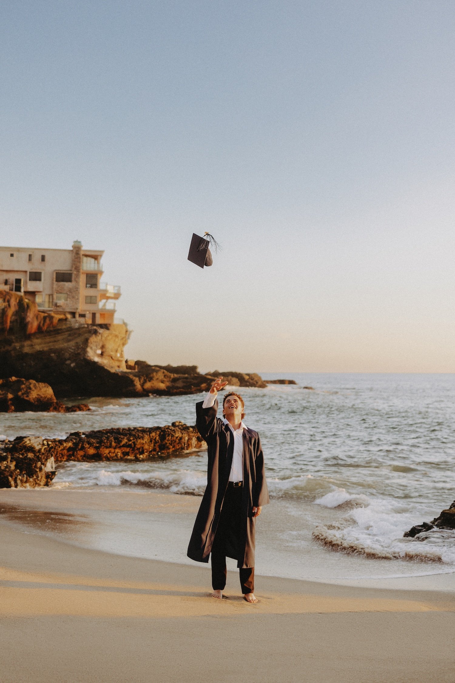  cap and gown senior photo outfit ideas for guys 