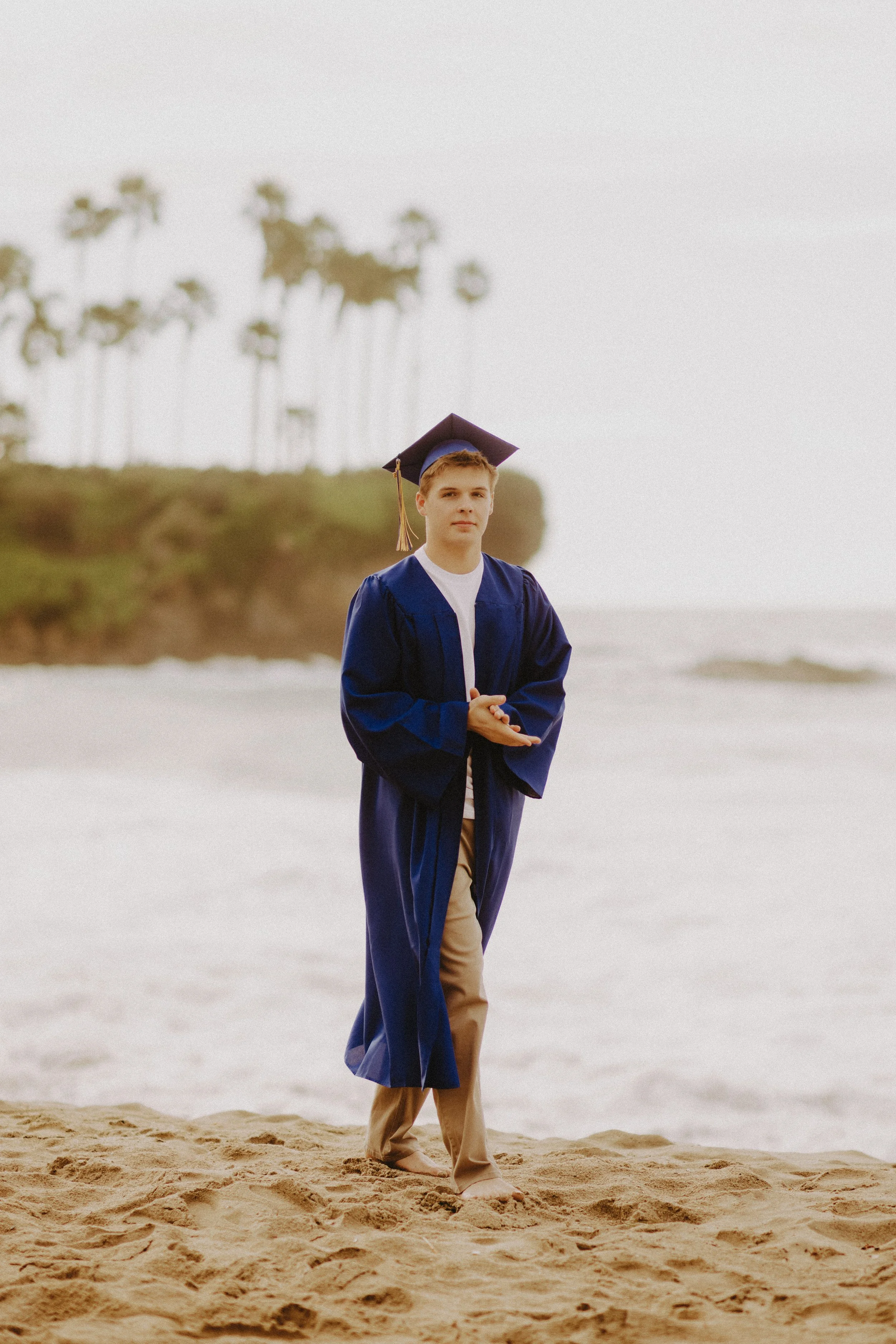  cap and gown senior picture ideas for guys 