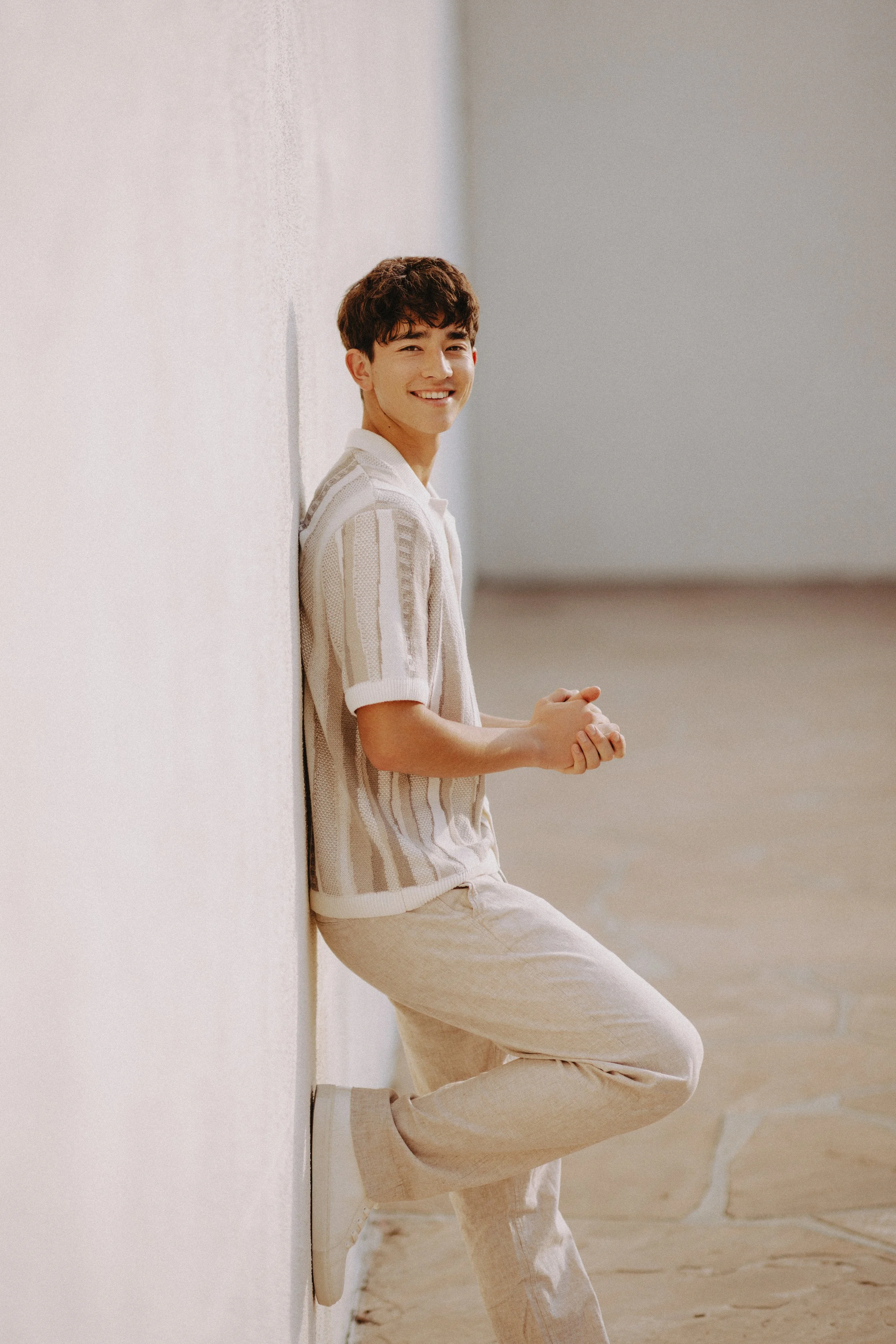  what to wear for guy senior photos  