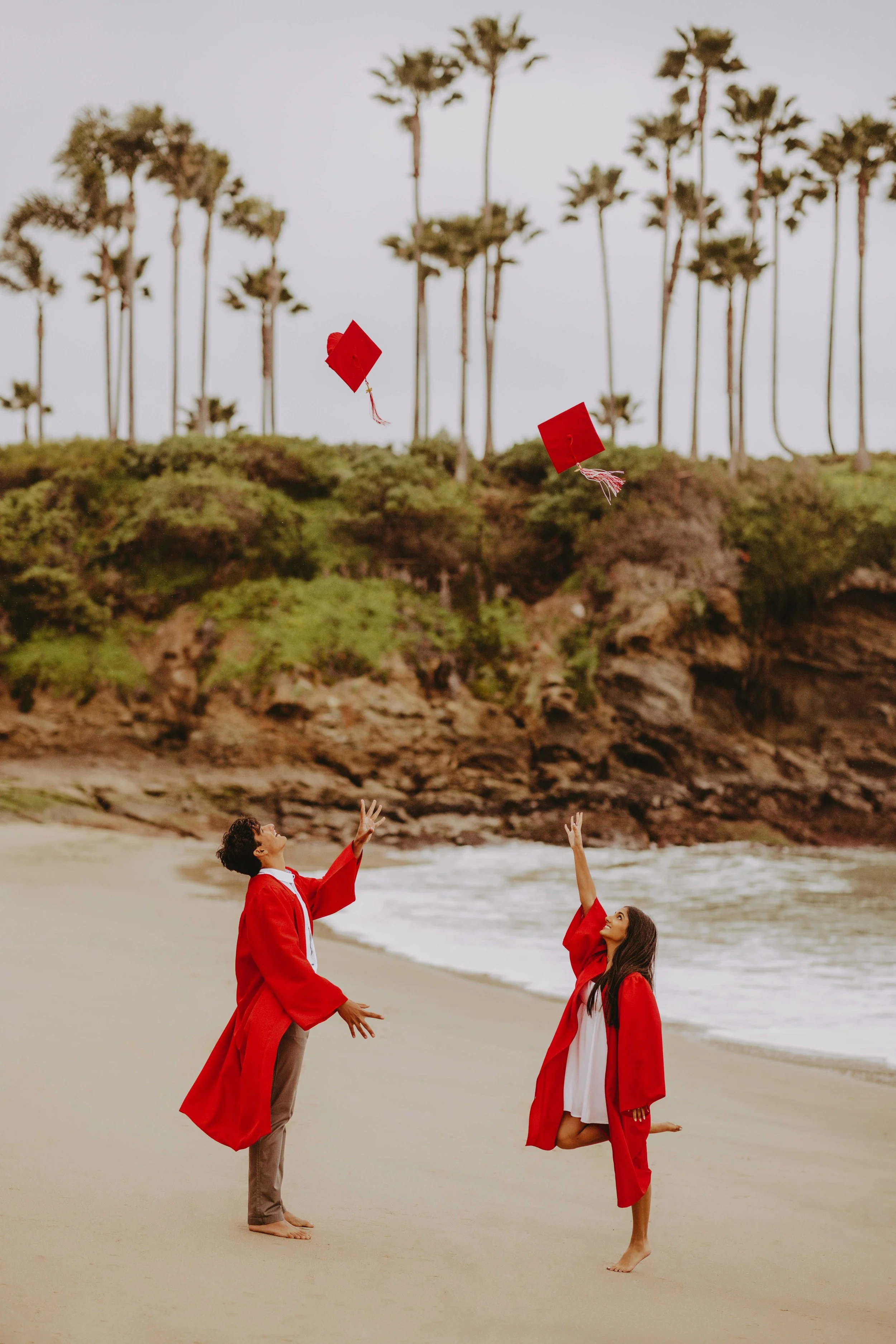  cap and gown twin senior pictures outfits  