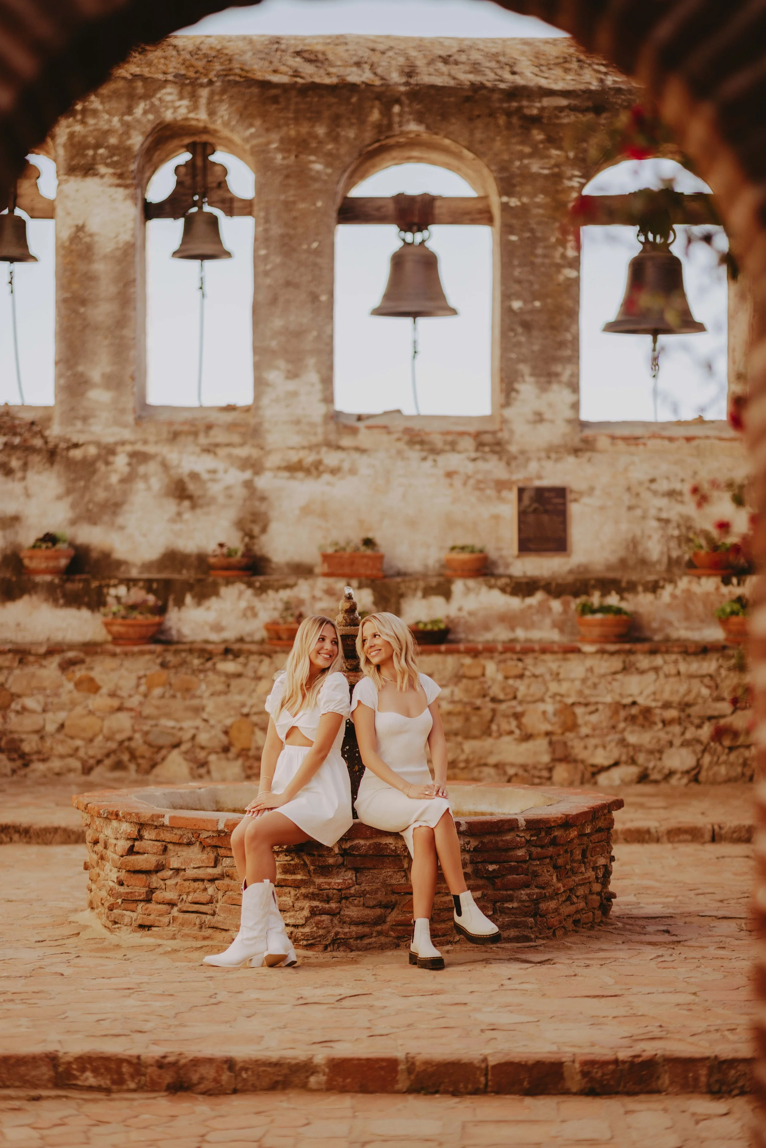  twin senior pictures outfits  