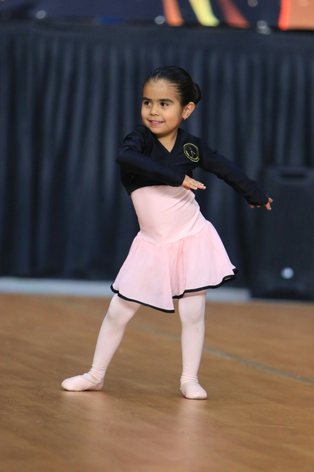GOLDEN DANSE CANADA_4.jpg