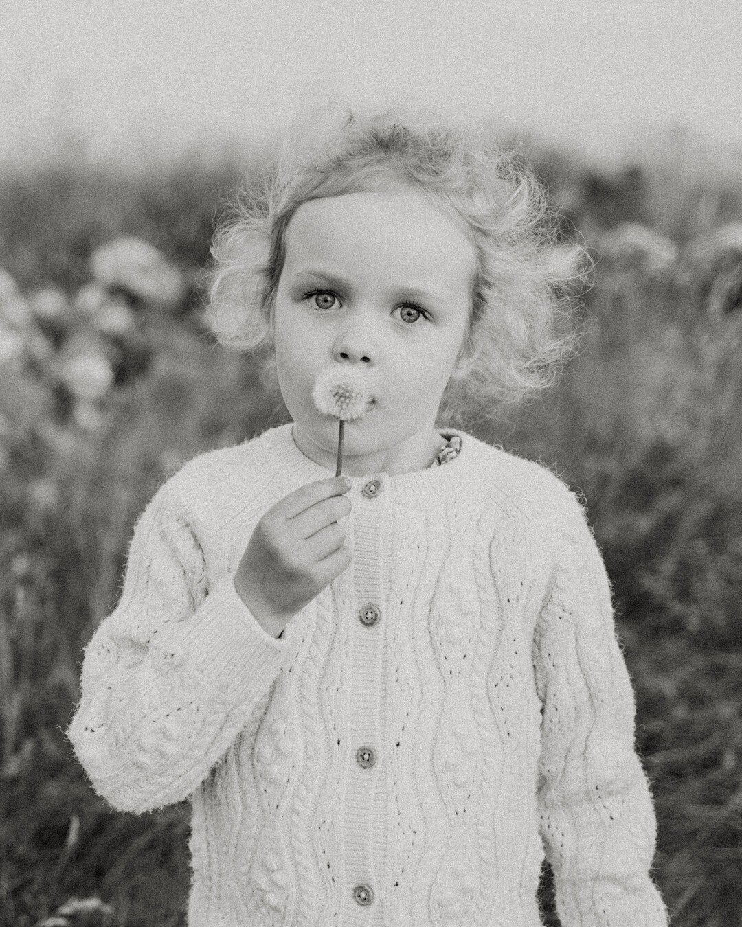 Maddie exploring Coney Island 💞 

Ardglass, Co. Down, Northern Ireland

The last shot is a special one - she is sitting with her Great Aunty Maddie. We had such a lovely few days together.
.
.
.
.
.
.
.
.

#sydneyfamilyphotography #sydneymumsandbubs