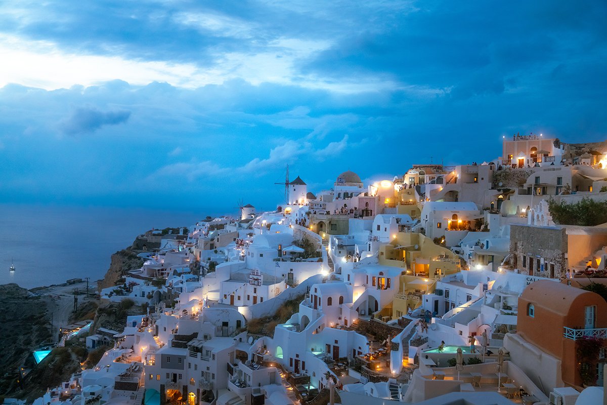 OIA AT NIGHT