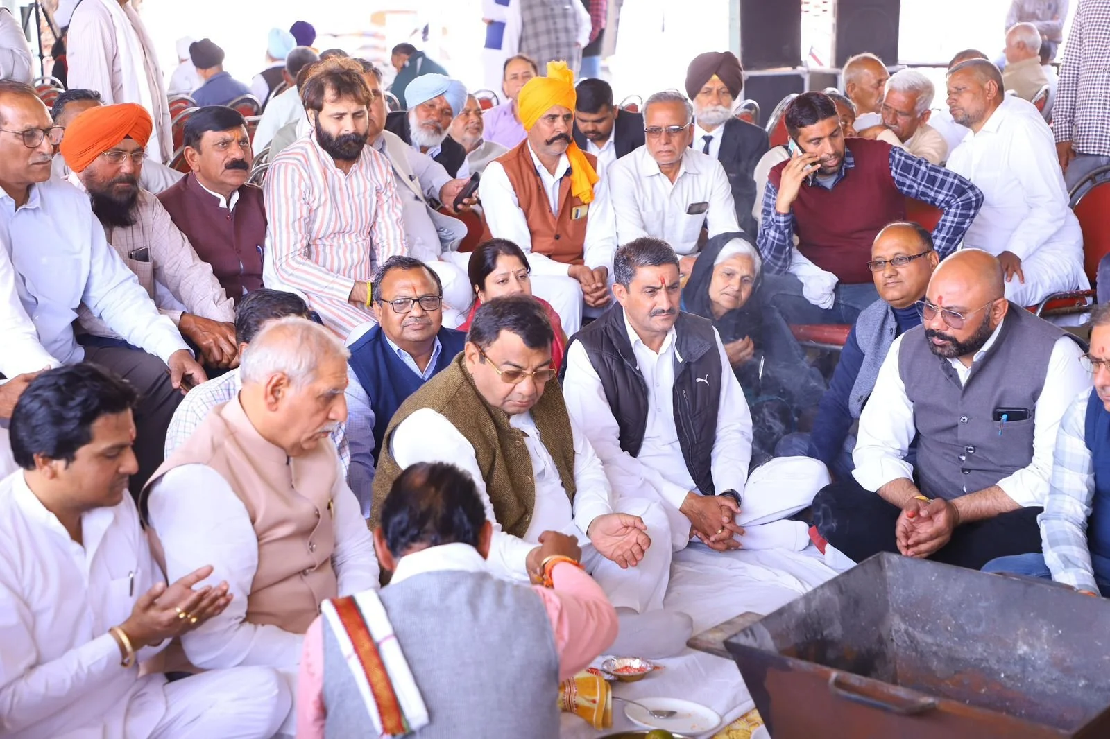 "आप" प्रदेश अध्यक्ष और इंडिया गठबंधन के कुरुक्षेत्र से उम्मीदवार डॉ. सुशील गुप्ता “आप"और कांग्रेस के कार्यकर्ताओं की संयुक्त बैठक में हुए शामिल