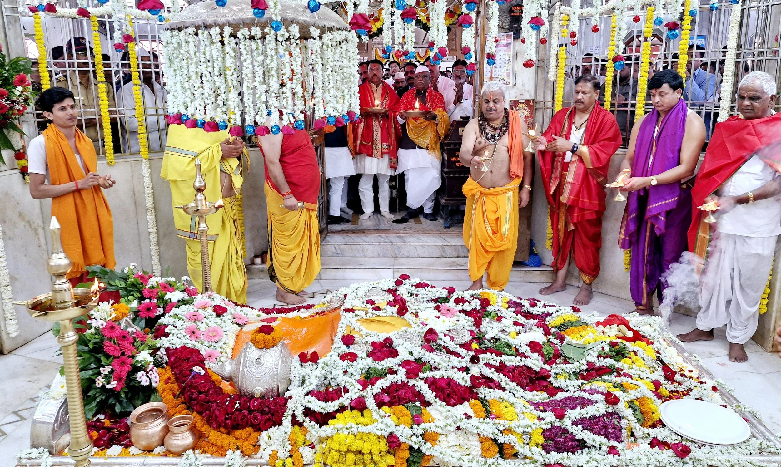 राजस्थान के राज्यपाल श्री बागडे ने श्री क्षेत्र रत्नपुर (खुलताबाद) स्थित भद्र हनुमानजी के दर्शन किए,देश और प्रदेशवासियों की सुख, संपन्नता और खुशहाली की कामना की